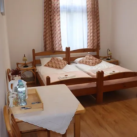 Dworek Pod Swierkami Отель типа 