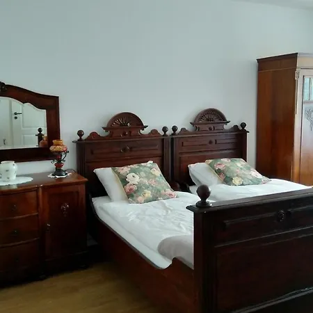 Dworek Pod Swierkami Отель типа 