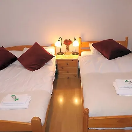 Dworek Pod Swierkami Bed & Breakfast 3*