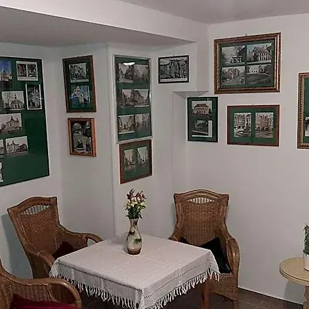 Dworek Pod Swierkami Bed & Breakfast 3*