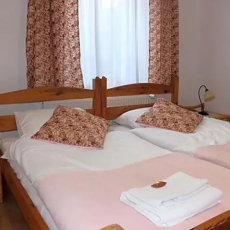 Dworek Pod Swierkami Bed & Breakfast 3*