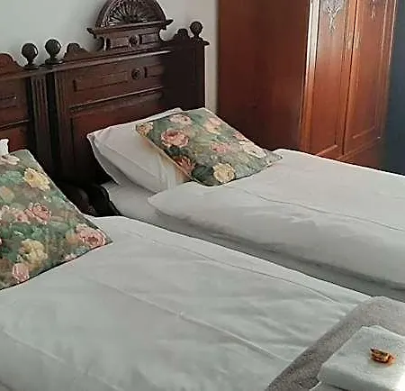 Dworek Pod Swierkami Bed & Breakfast 3*