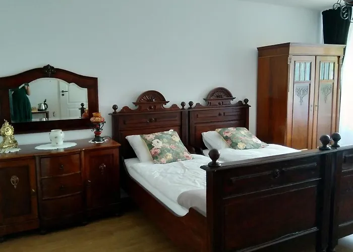 Dworek Pod Swierkami Bed & Breakfast 3*