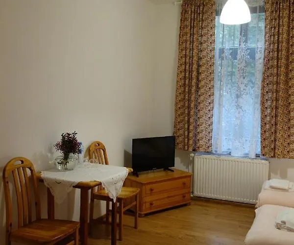 Couette-café Dworek Pod Swierkami 3*